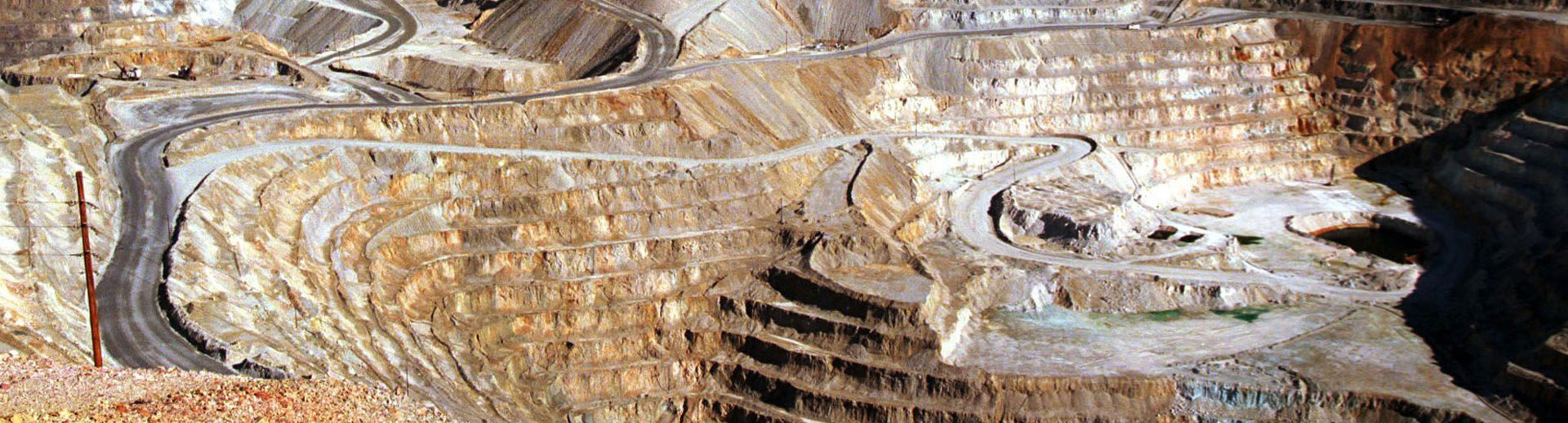 Strumenti di roccia nell'estrazione mineraria